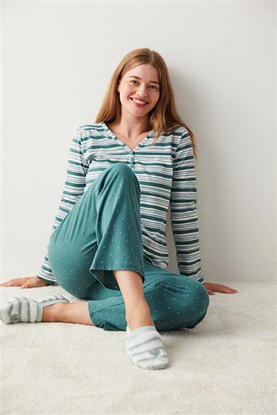 green-dotted-hlace