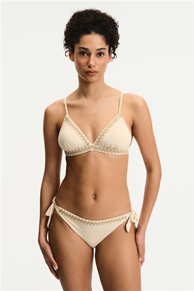 kaia-triangle-fit-top