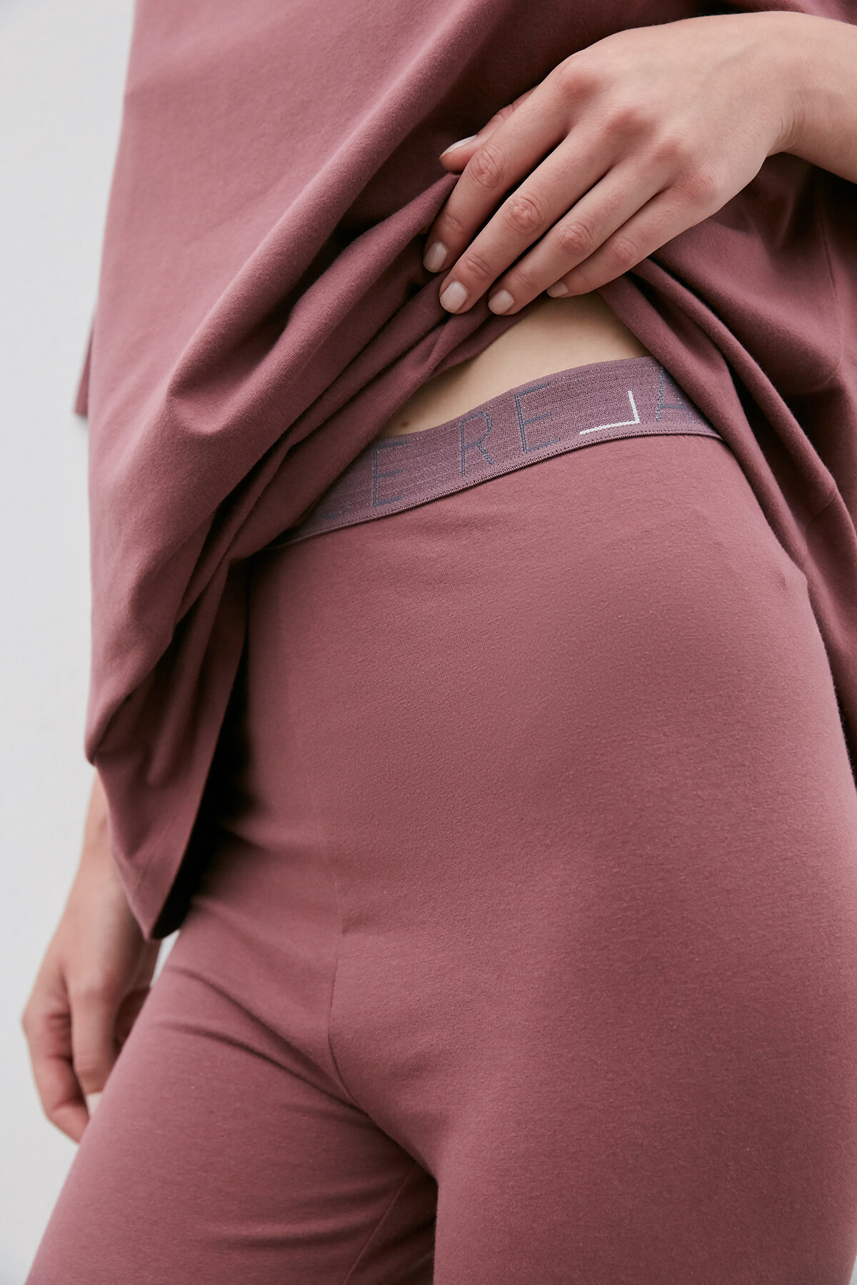 Relax Burgundy Lotus set PR38