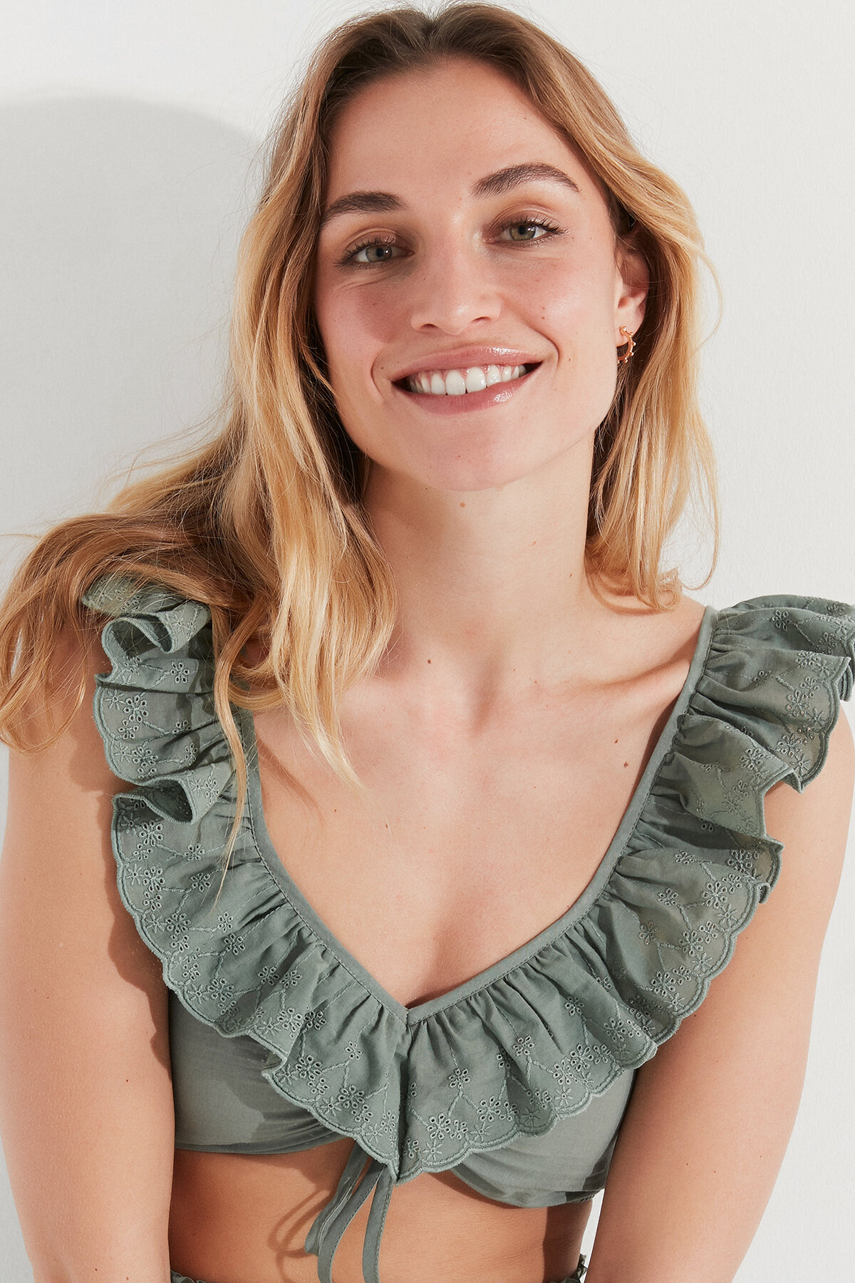 Ruffle Brode Top