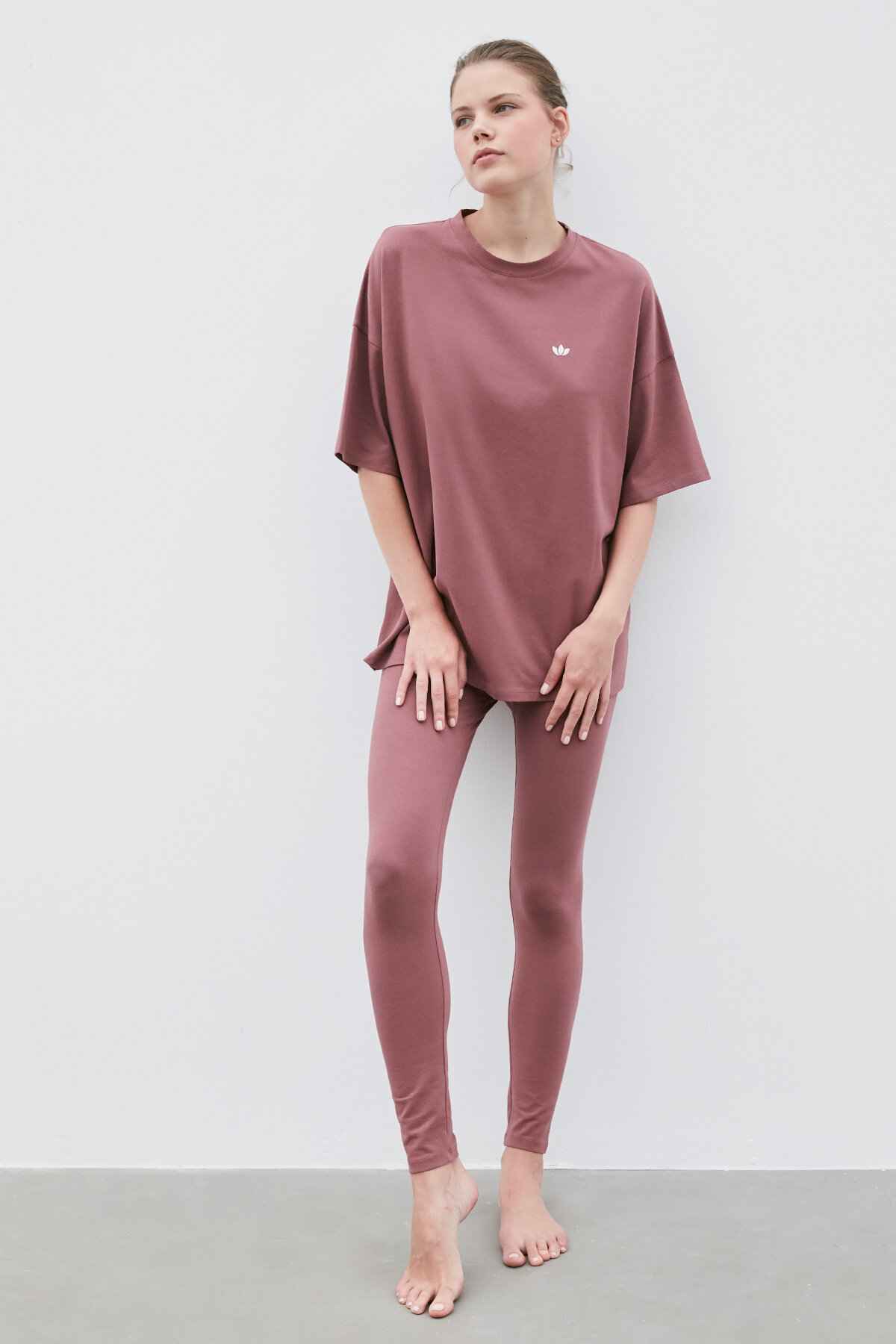 Relax Burgundy Lotus set PR38