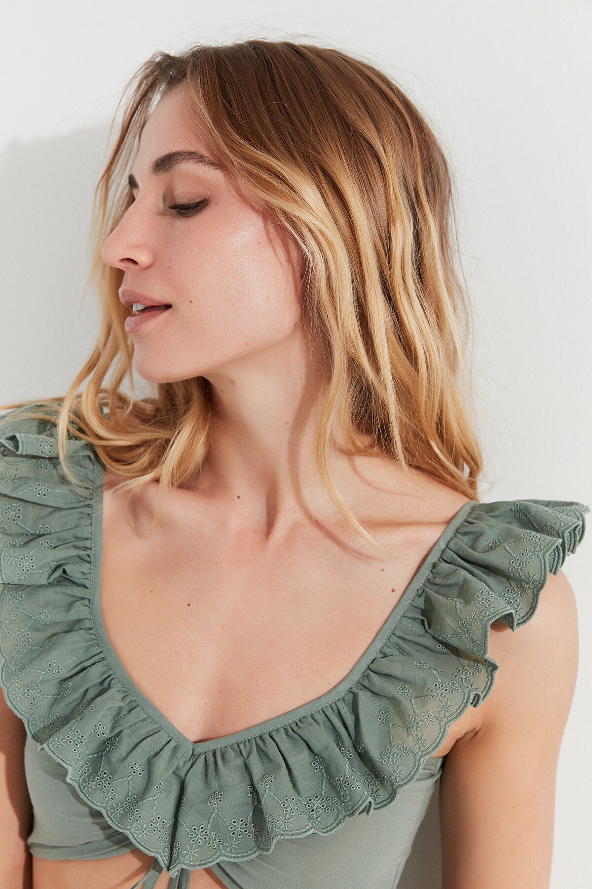 Ruffle Brode Top