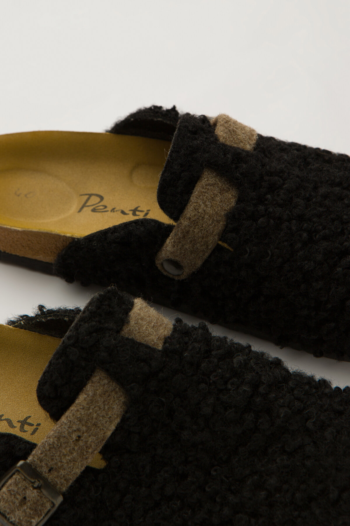Dark Felt Belt papuče