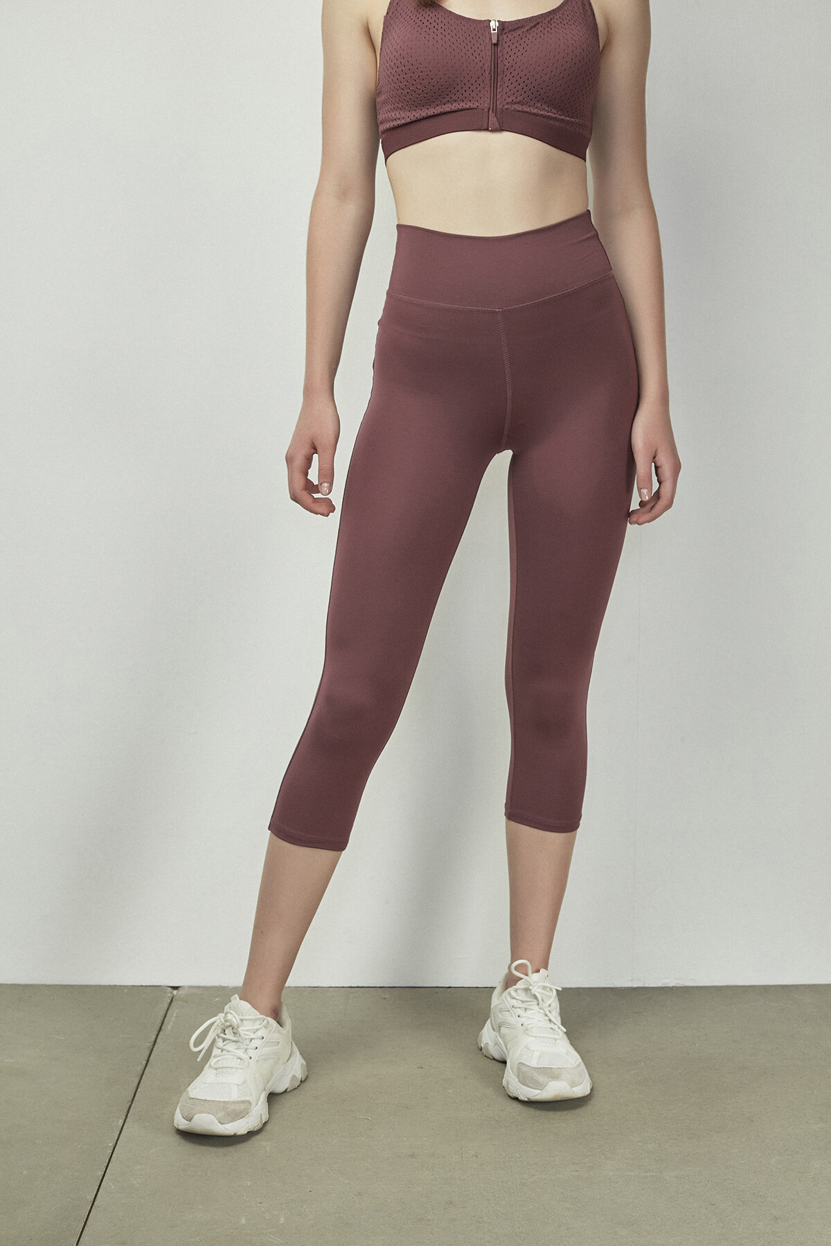 High Rise Stretchy Capri tajice