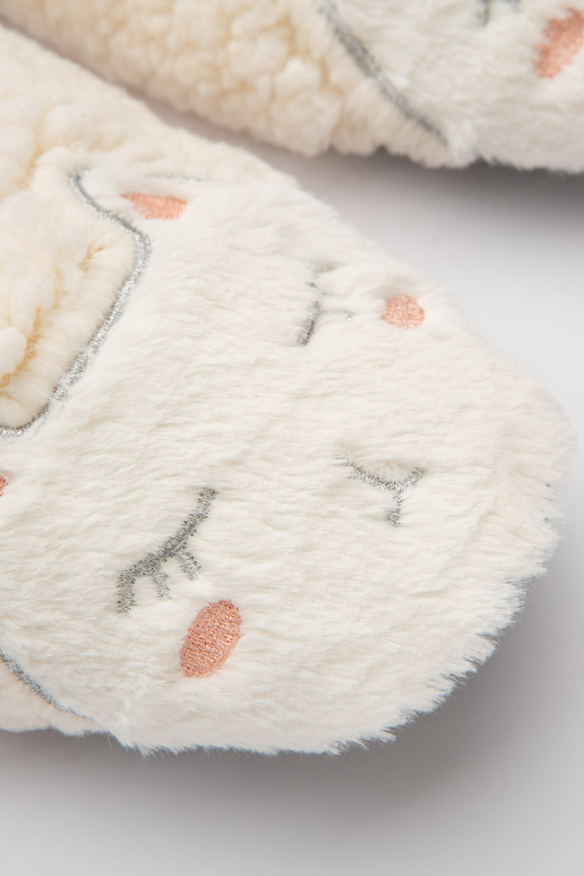 FLUFFY CAT PATIK B32